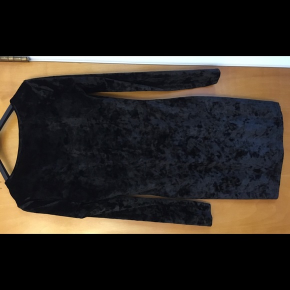 𝗕𝗹𝗮𝗰𝗸 𝗩𝗲𝗹𝘃𝗲𝘁 𝗠𝗶𝗻𝗶 𝗗𝗿𝗲𝘀𝘀 - Picture 4 of 7